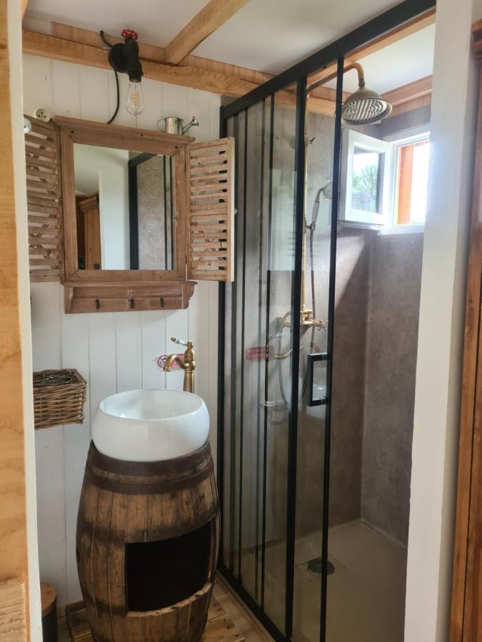 Вилла Les Milles Bottes Et Ses Roulottes Encausse-les-Thermes Экстерьер фото